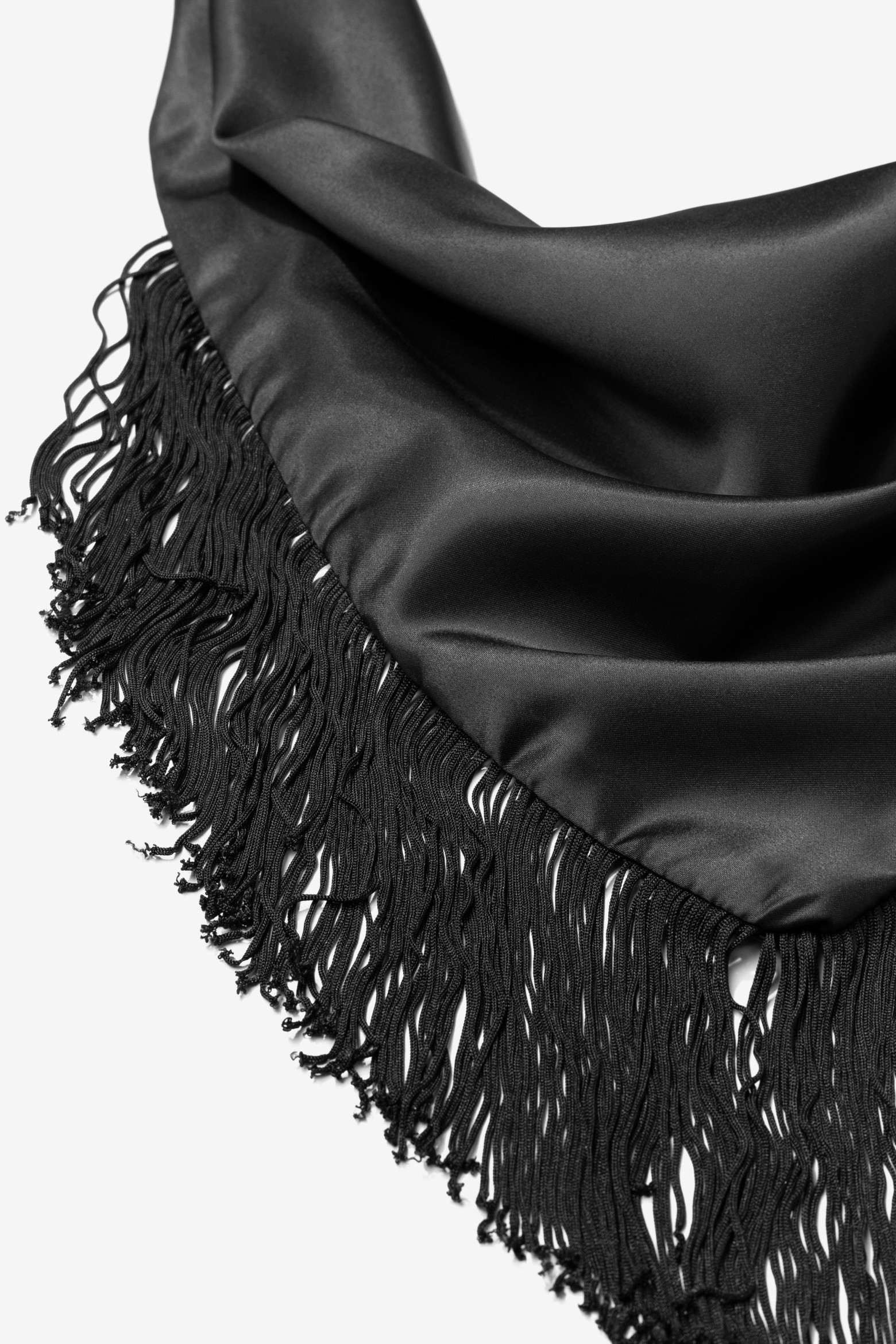 Len�o preto com franjas