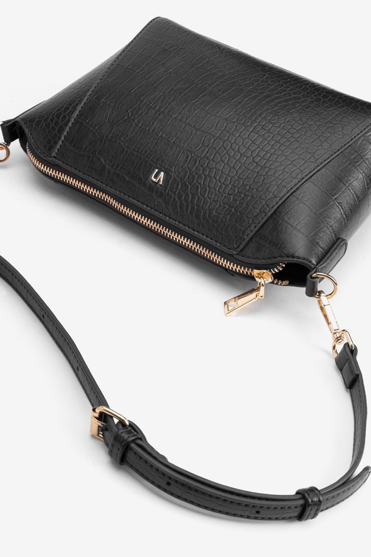 Cartera negra texturizada compacta