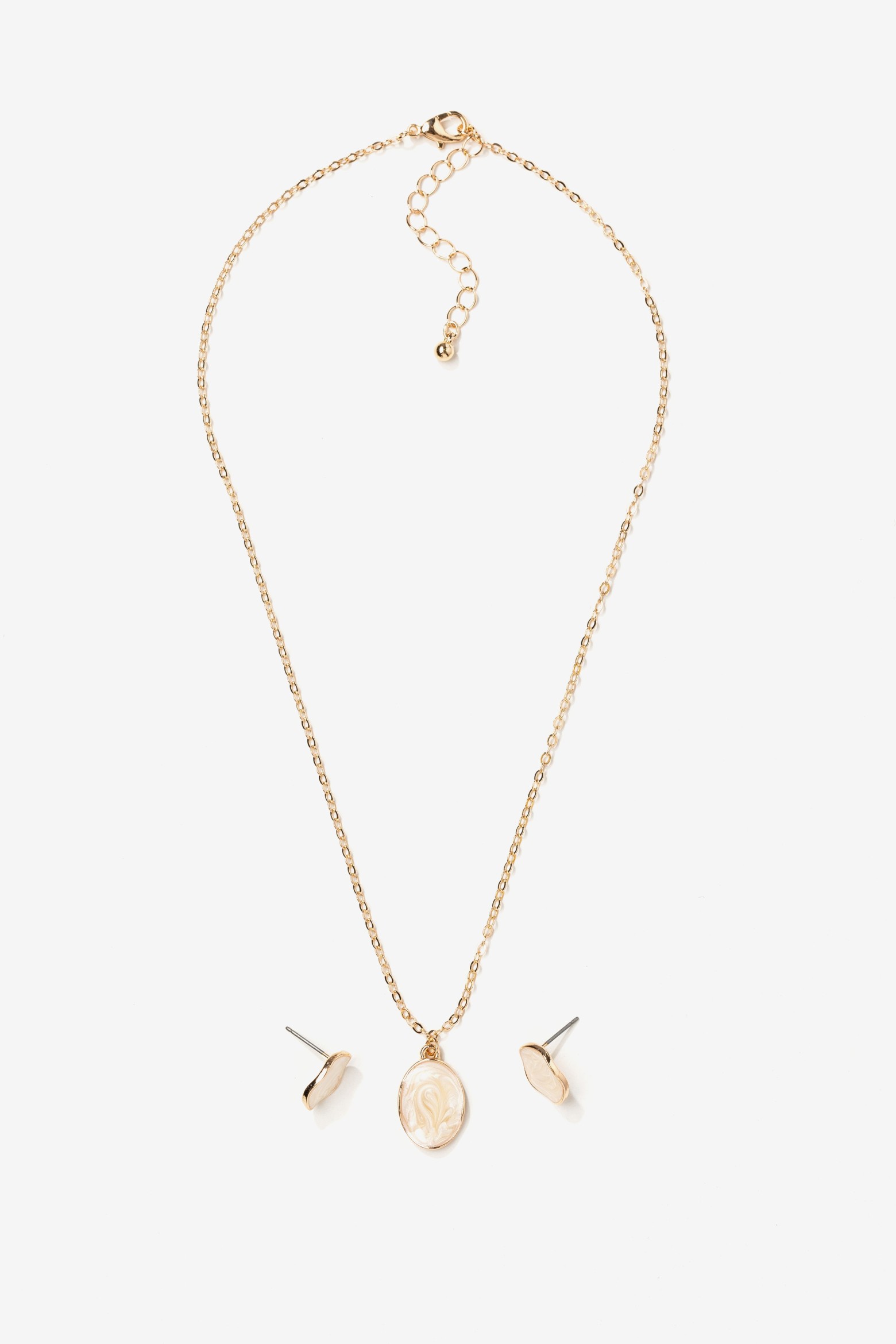 Collar y pendientes dorados