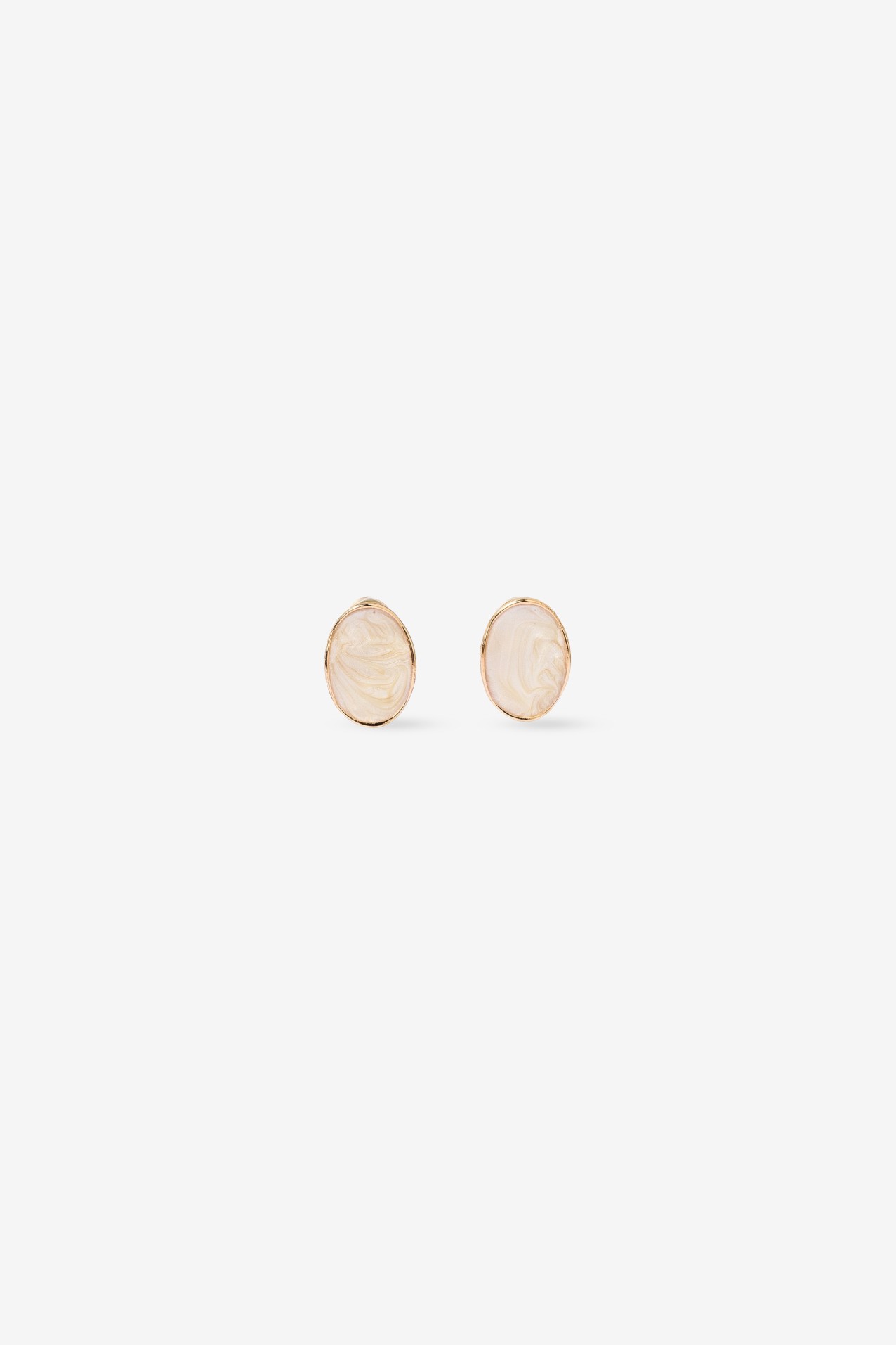 Collar y pendientes dorados