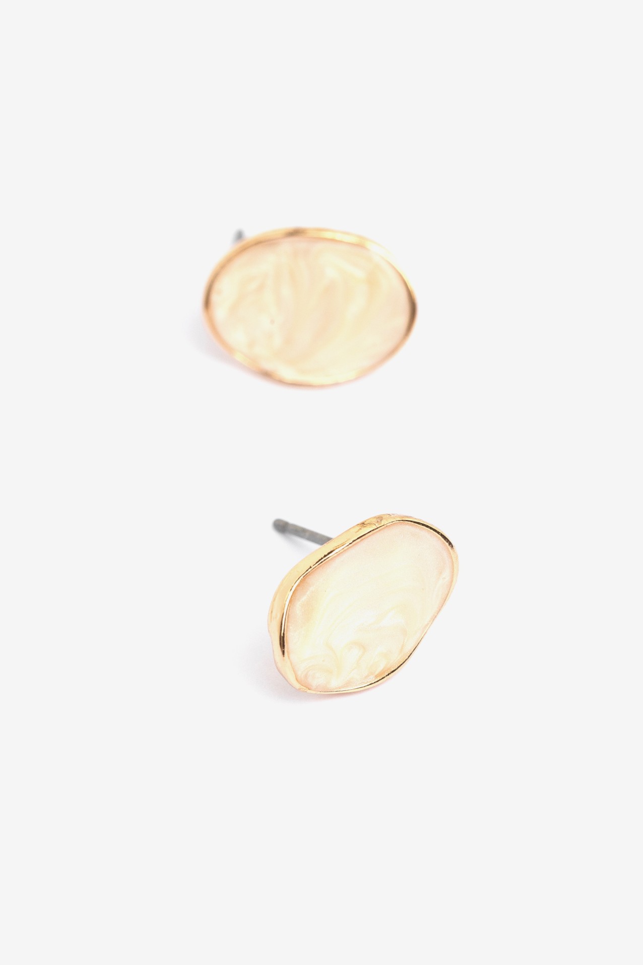 Collar y pendientes dorados