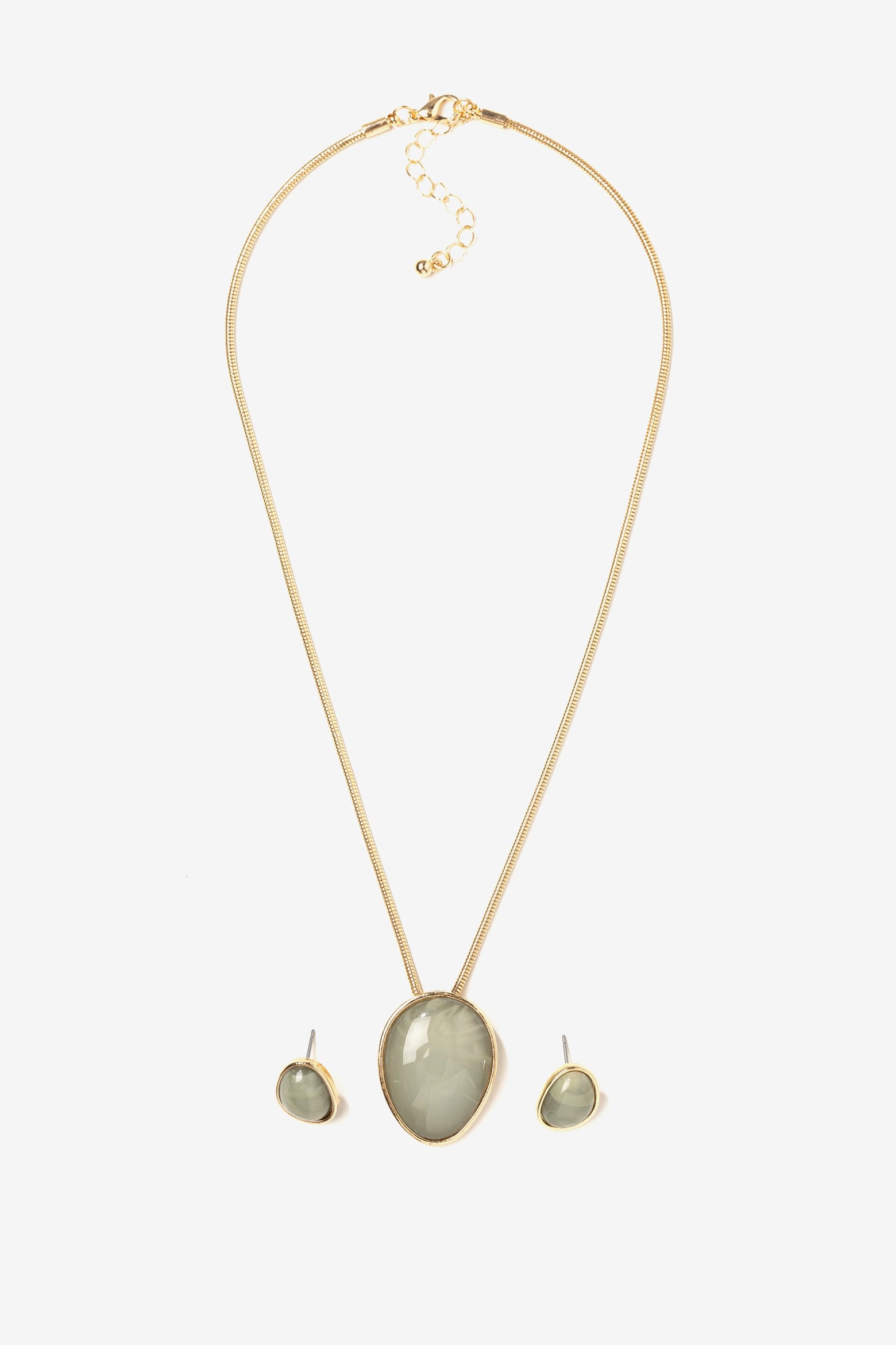 Set dorado con piedra verde