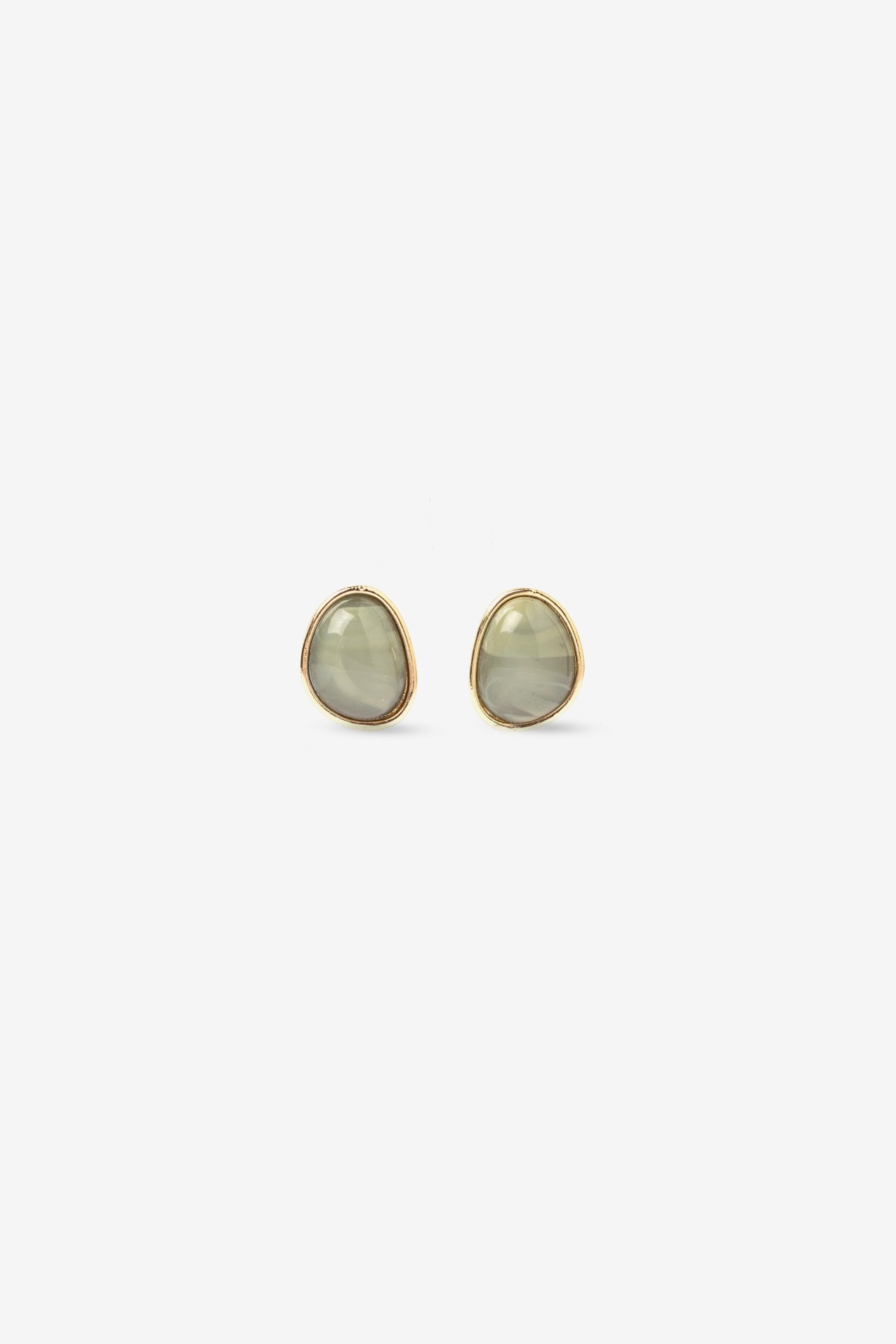 Set dorado con piedra verde