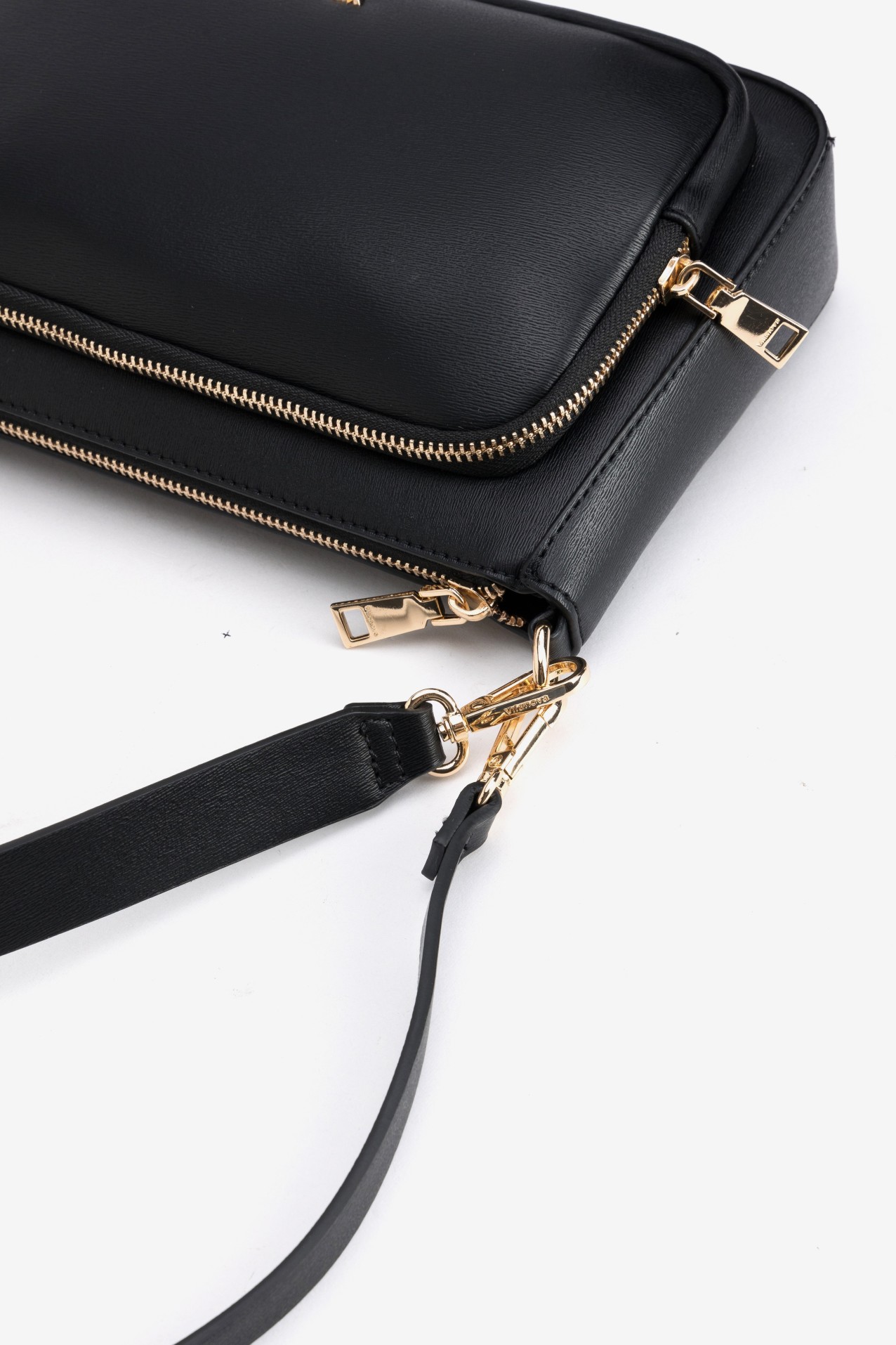 Cartera negra minimalista