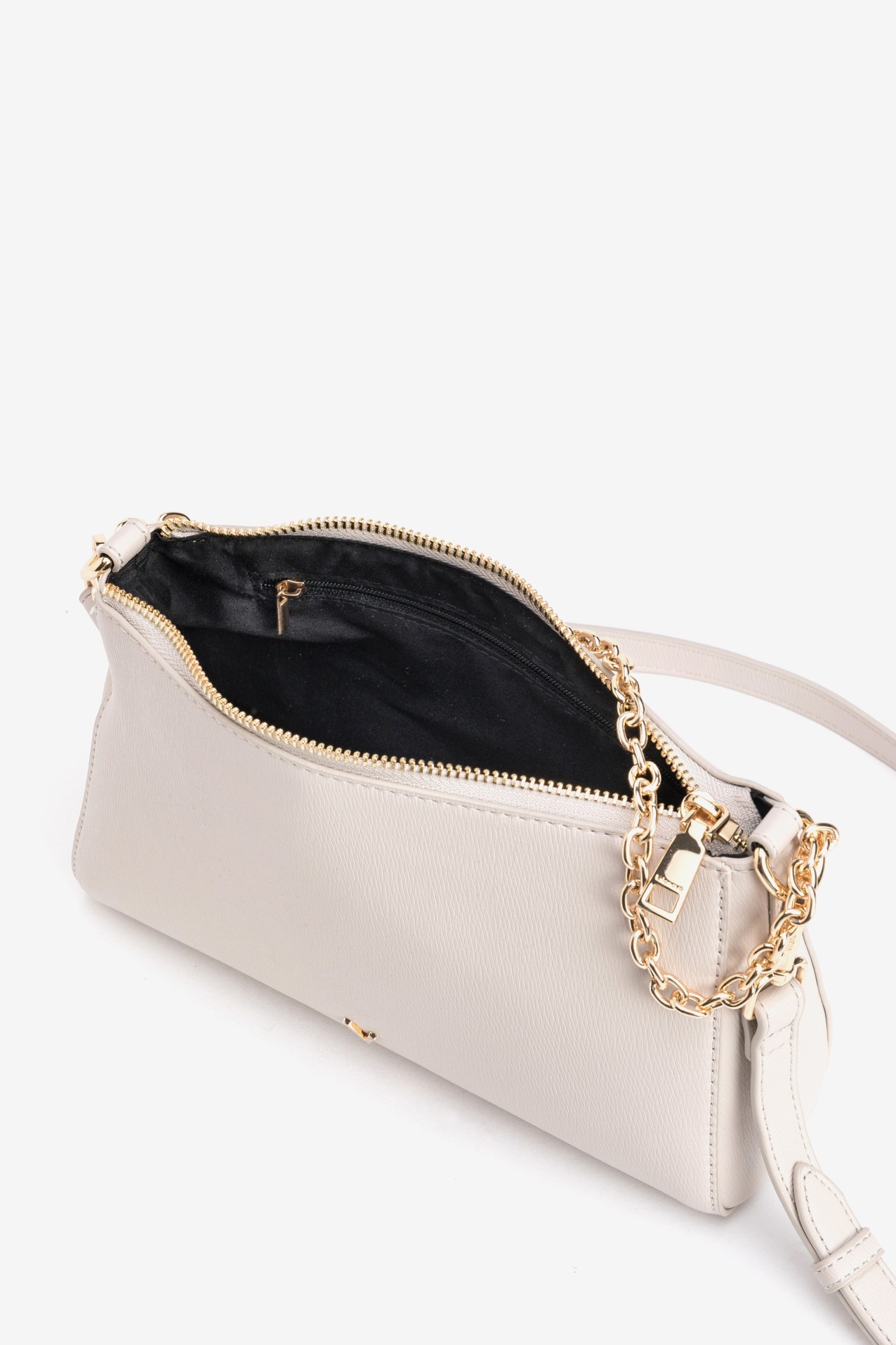 Cartera beige con cadena dorada