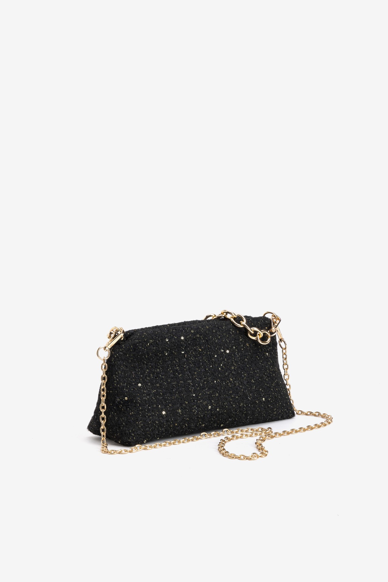 Cartera negra con cadena