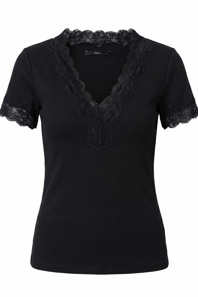 T-shirt preta com renda T-shirt preta com renda
