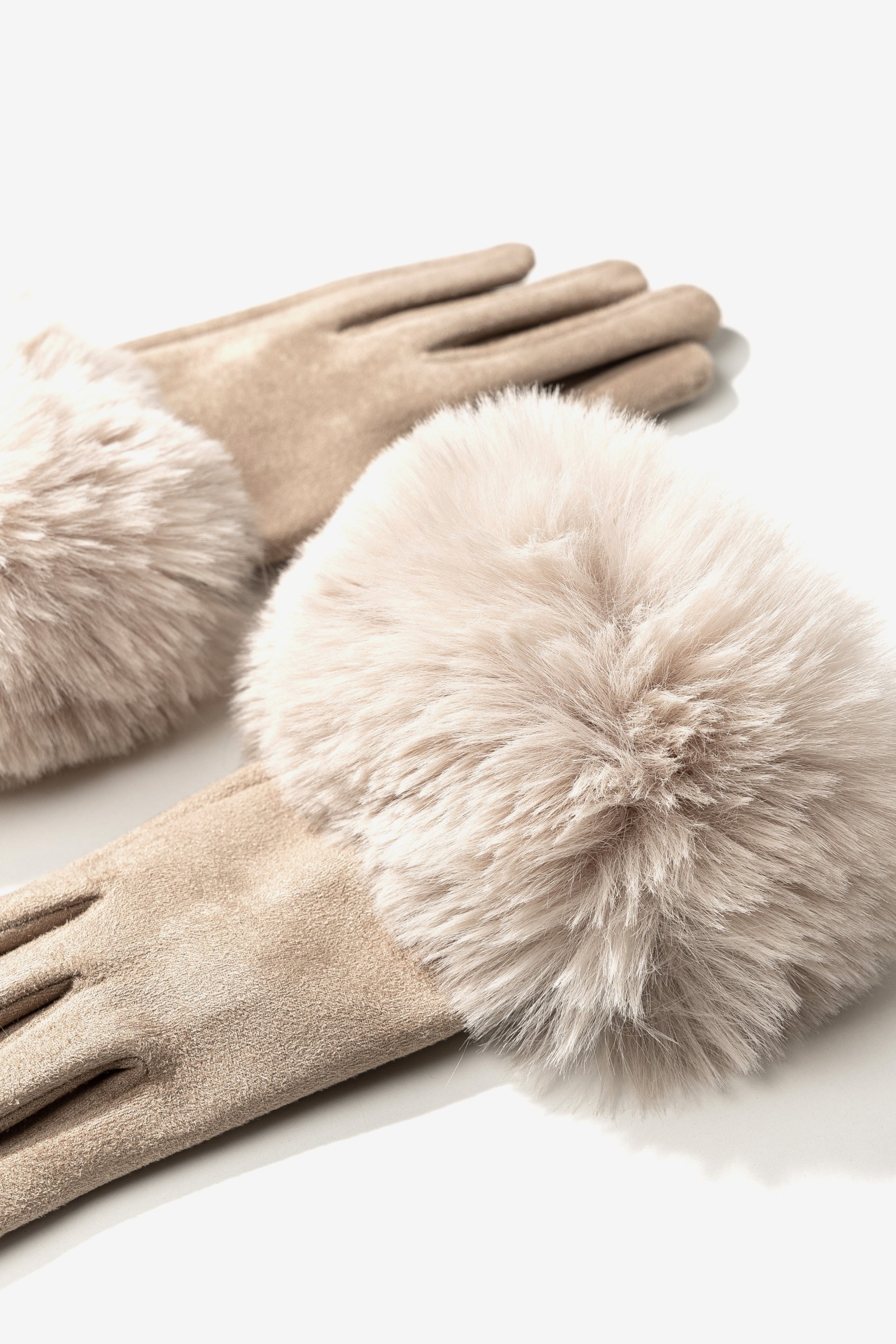 Guantes beige con pu�os