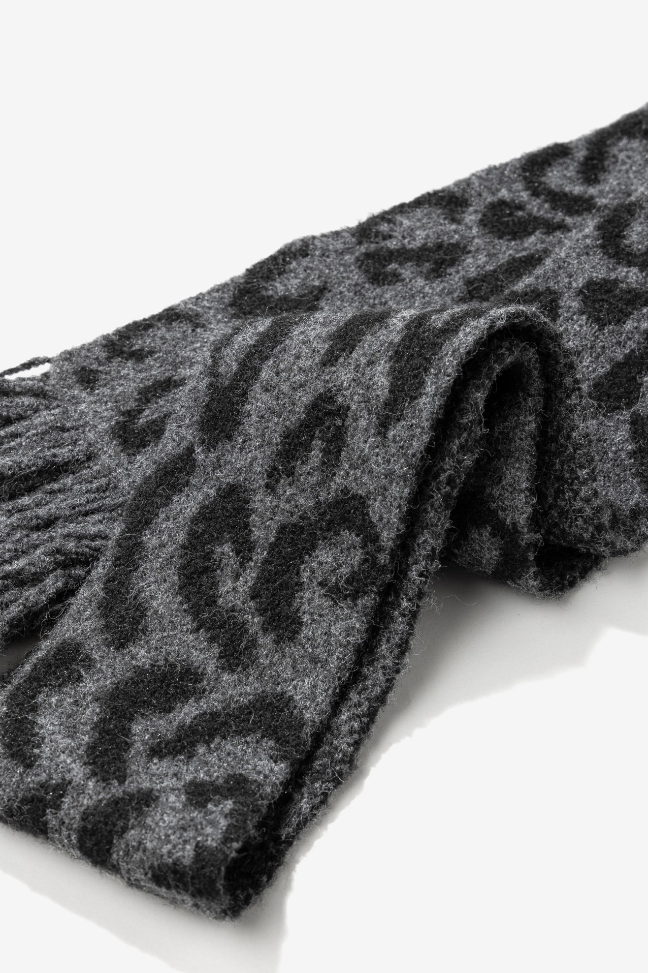 Bufanda gris animal print