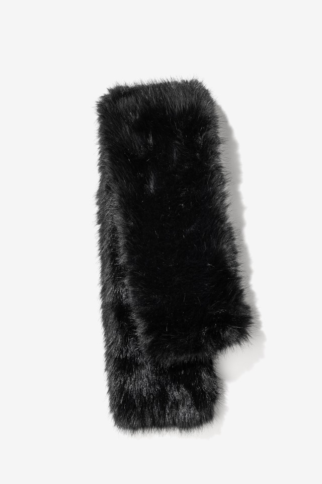 Black Long-Pile Scarf Black Long-Pile Scarf
