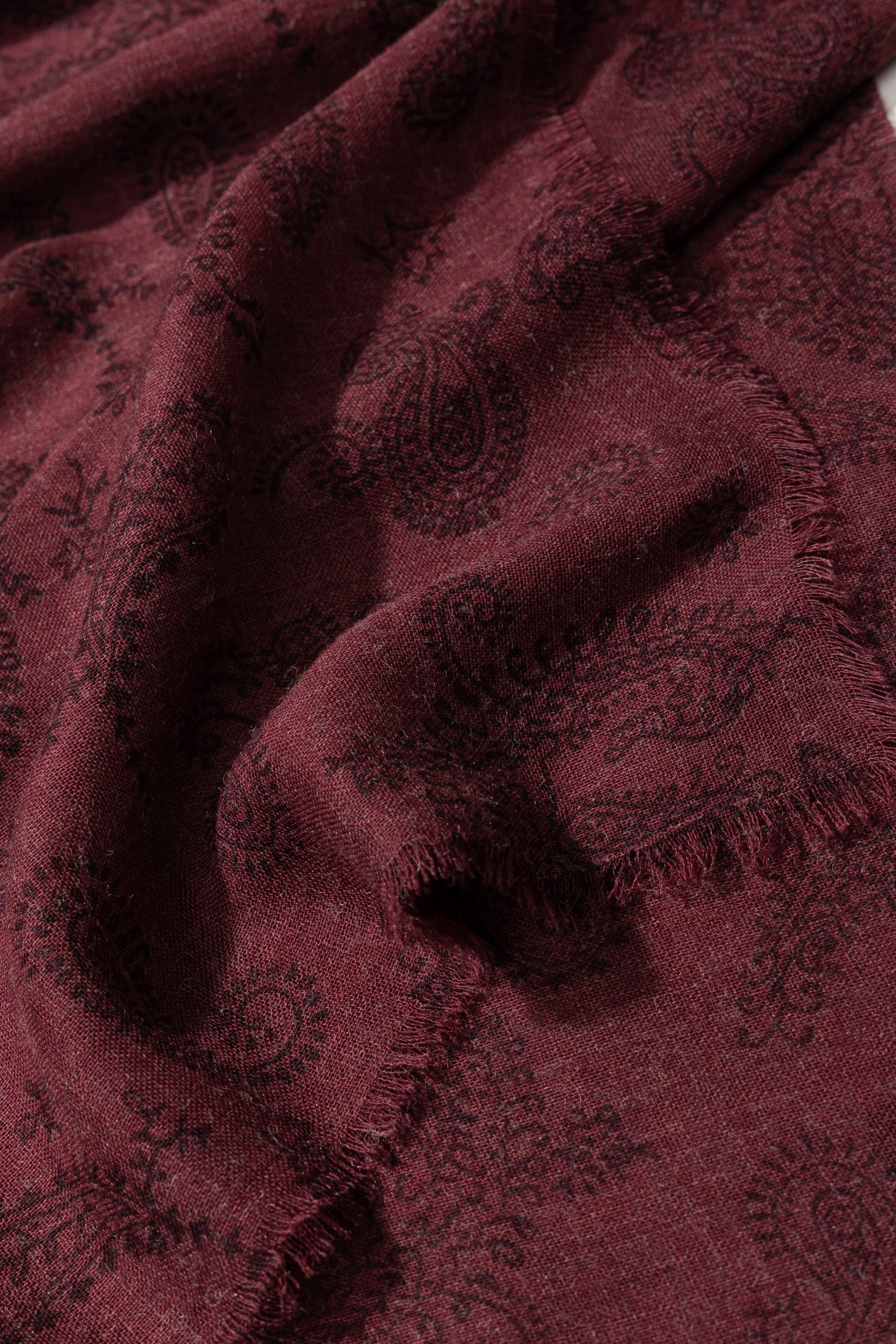 Vino Paisley Fringed Scarf