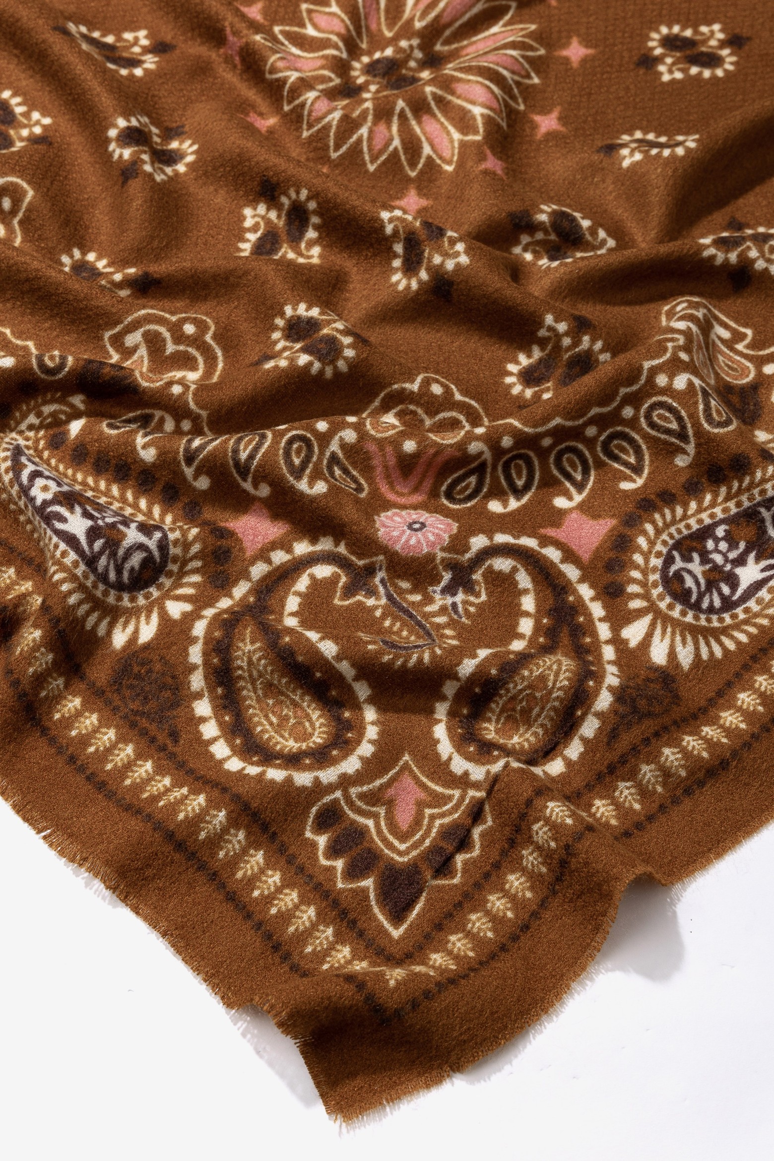 Len�o Castanho Paisley