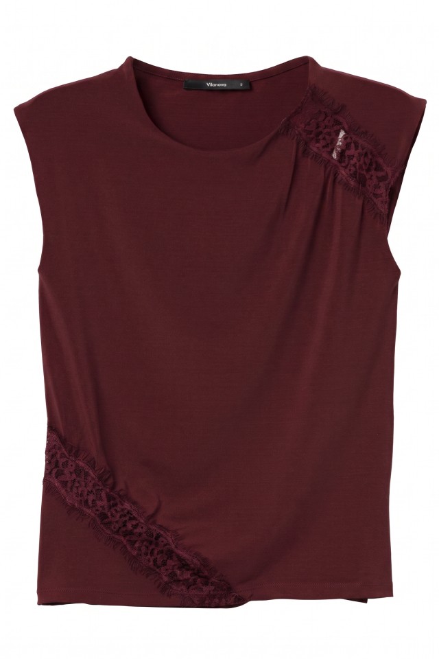 Slim Red T-shirt With Lace Slim Red T-shirt With Lace