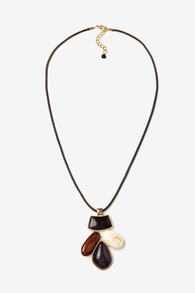 Gold Toned Pendant Necklace Gold Toned Pendant Necklace
