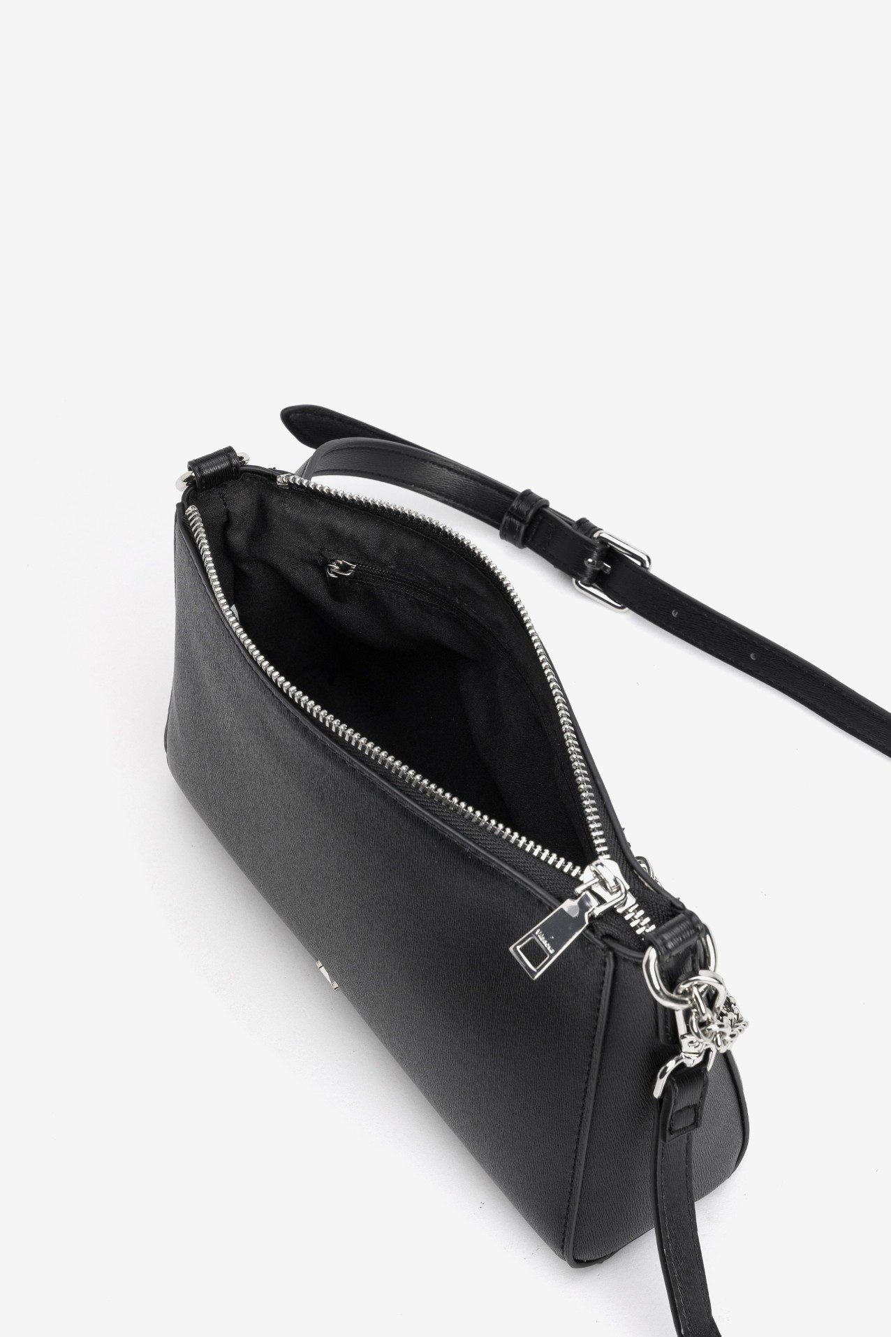 Cartera negra cadena plateada