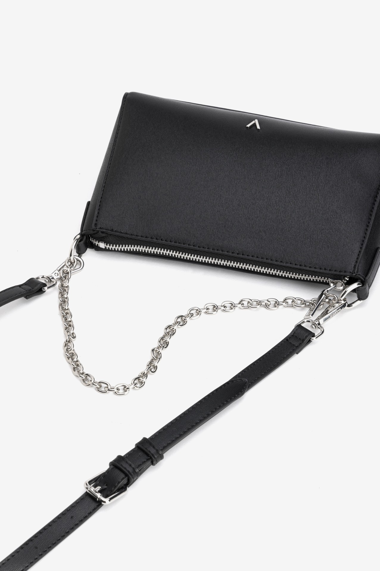 Cartera negra cadena plateada