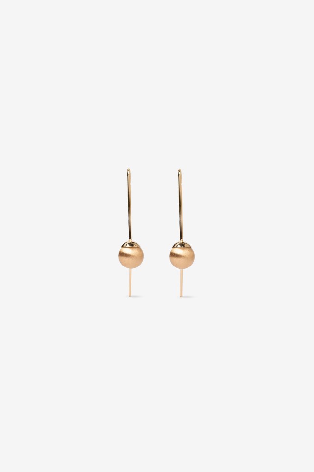 Brincos dourados minimalistas
