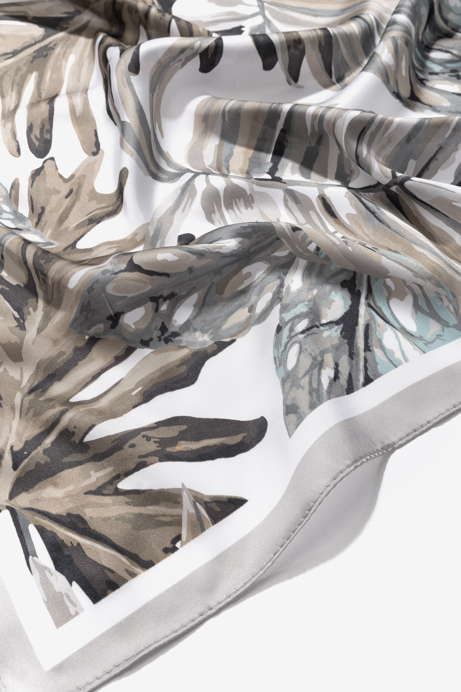 Beige and Leaf Print Bandana