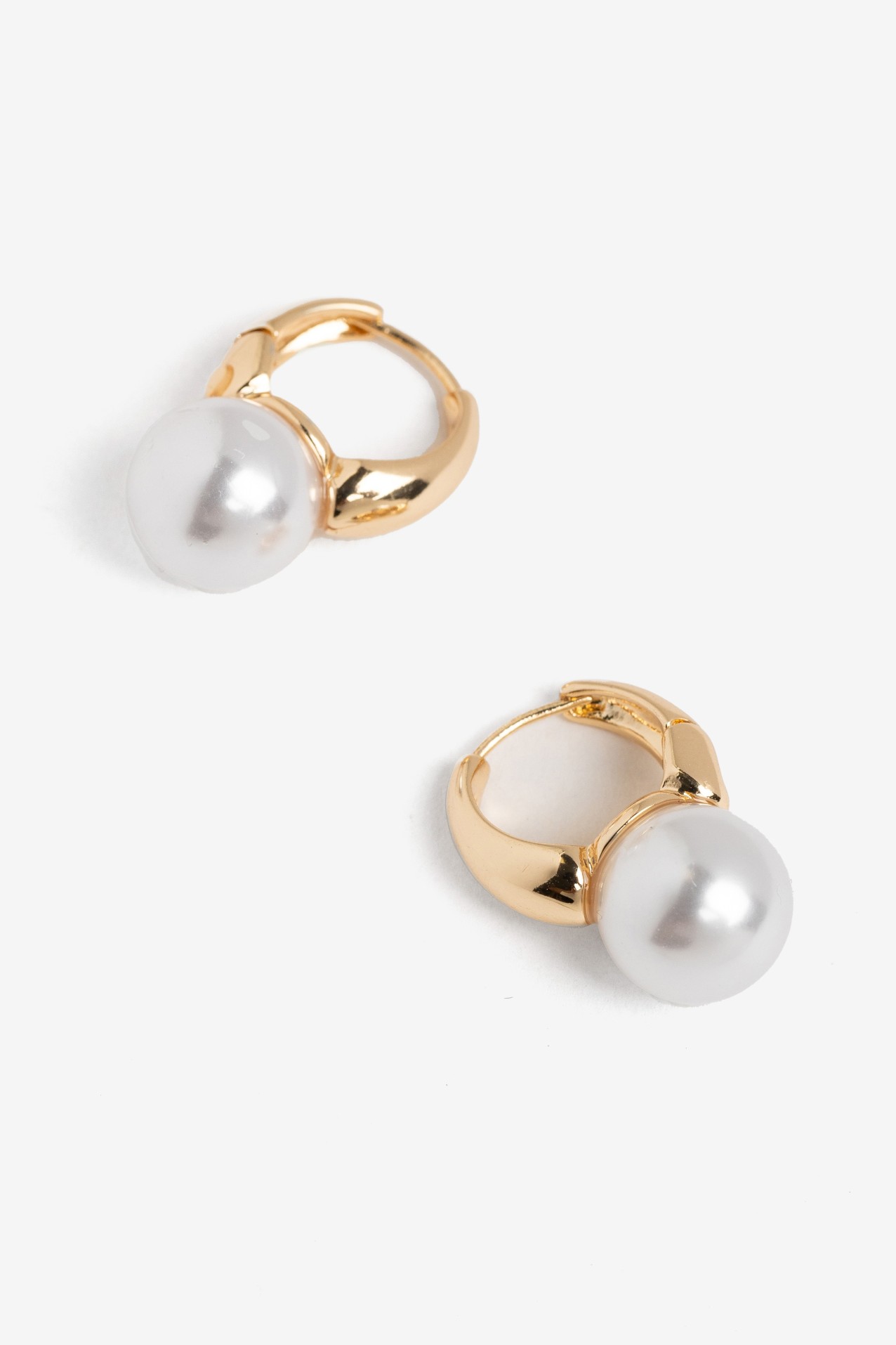 Gold Earrings With Pearl Detail