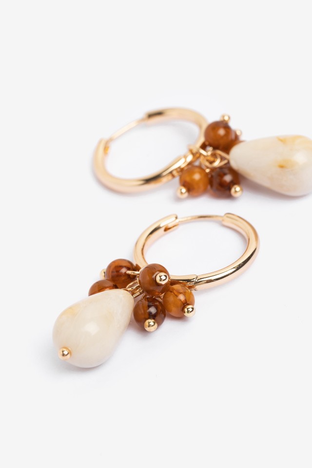 Pendientes dorados con piedras Pendientes dorados con piedras