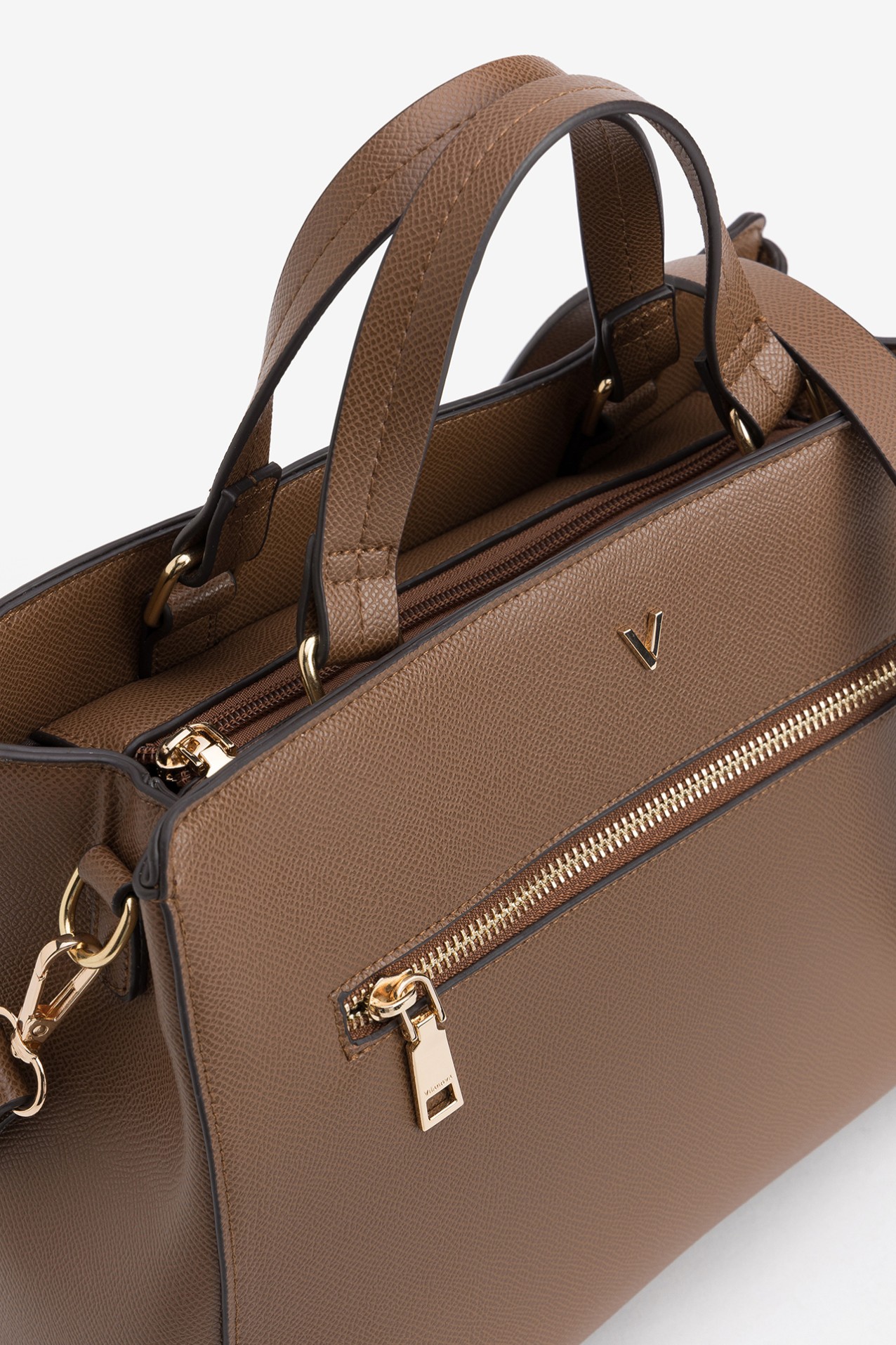 Bolso marr�n con asa larga