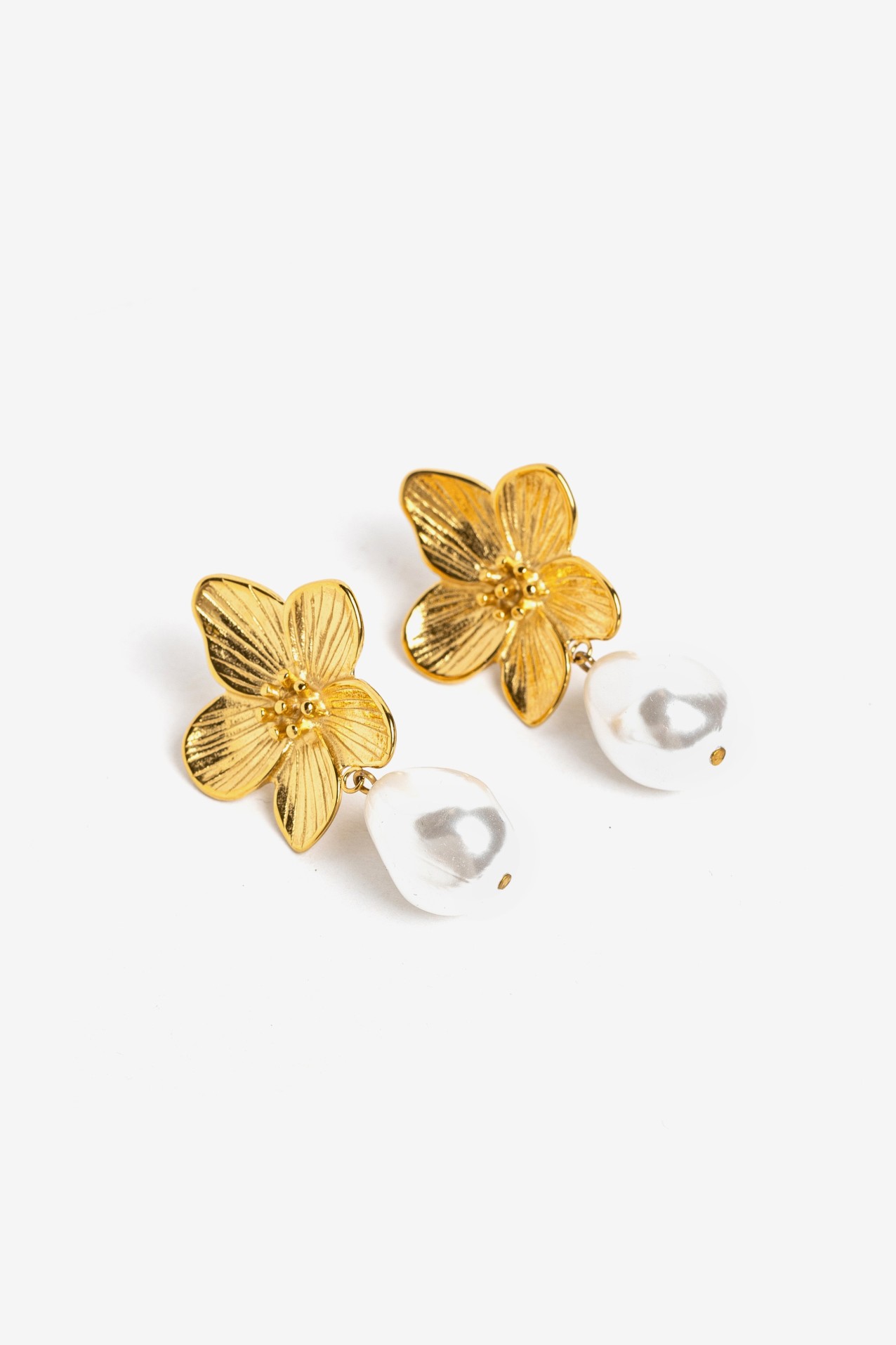 Brincos flor dourada