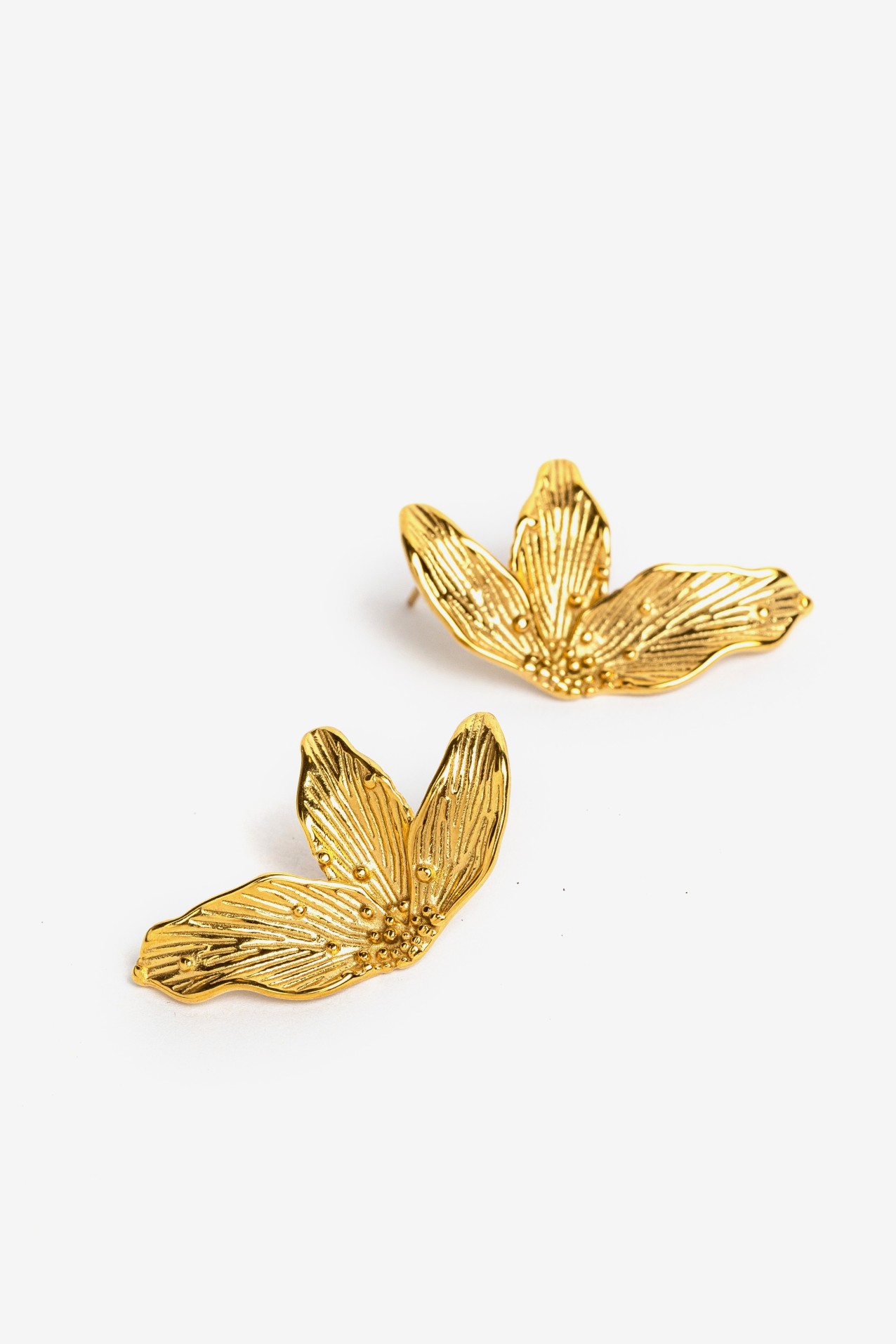 Pendientes hoja dorada