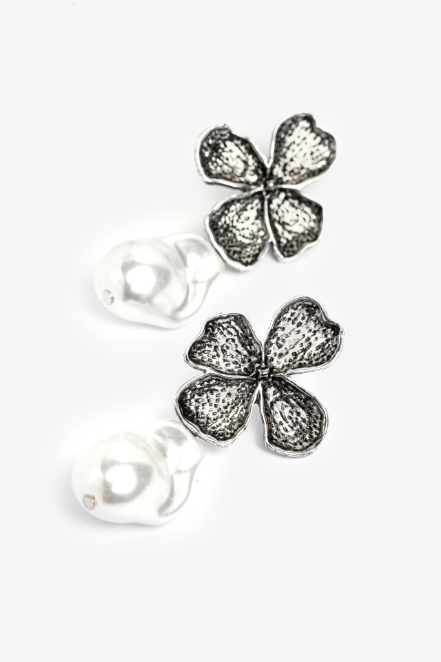 Silver Flower Pearl Earrings Silver Flower Pearl Earrings