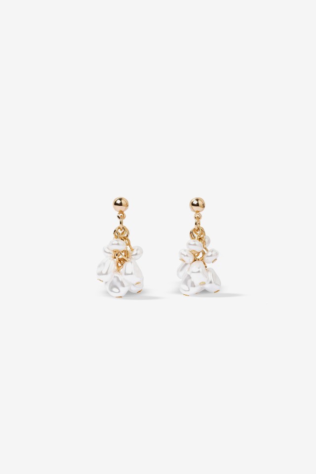 Gold Earrings With Pearls