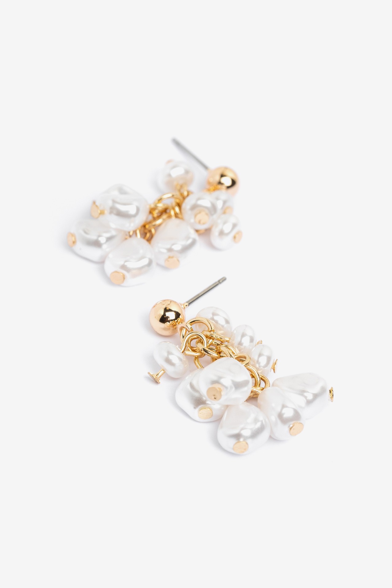 Gold Earrings With Pearls