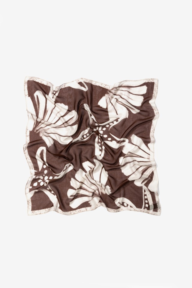 Pa�uelo marr�n floral