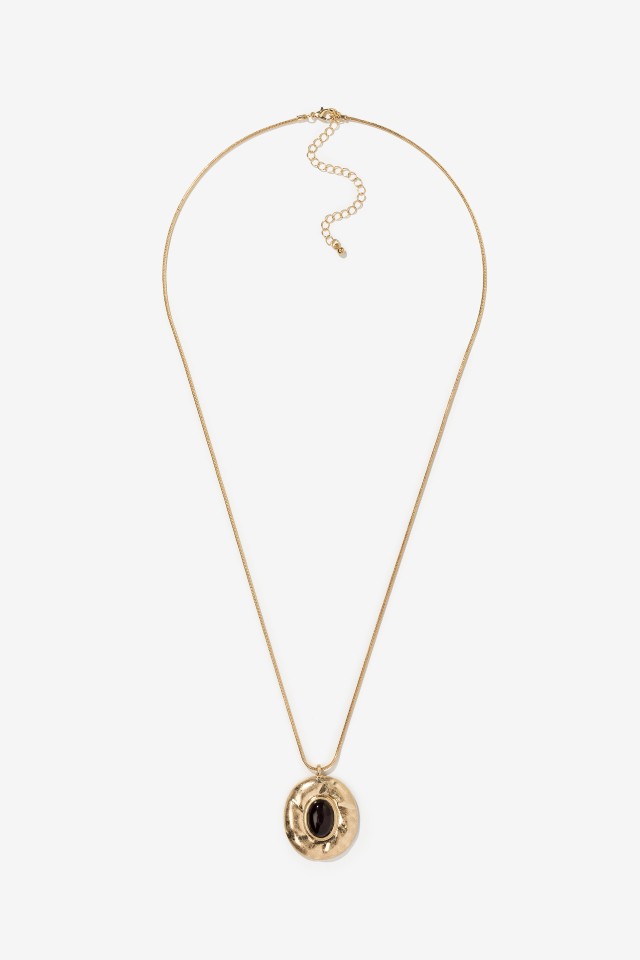 Gold-Tone Oval Pendant Necklace Gold-Tone Oval Pendant Necklace