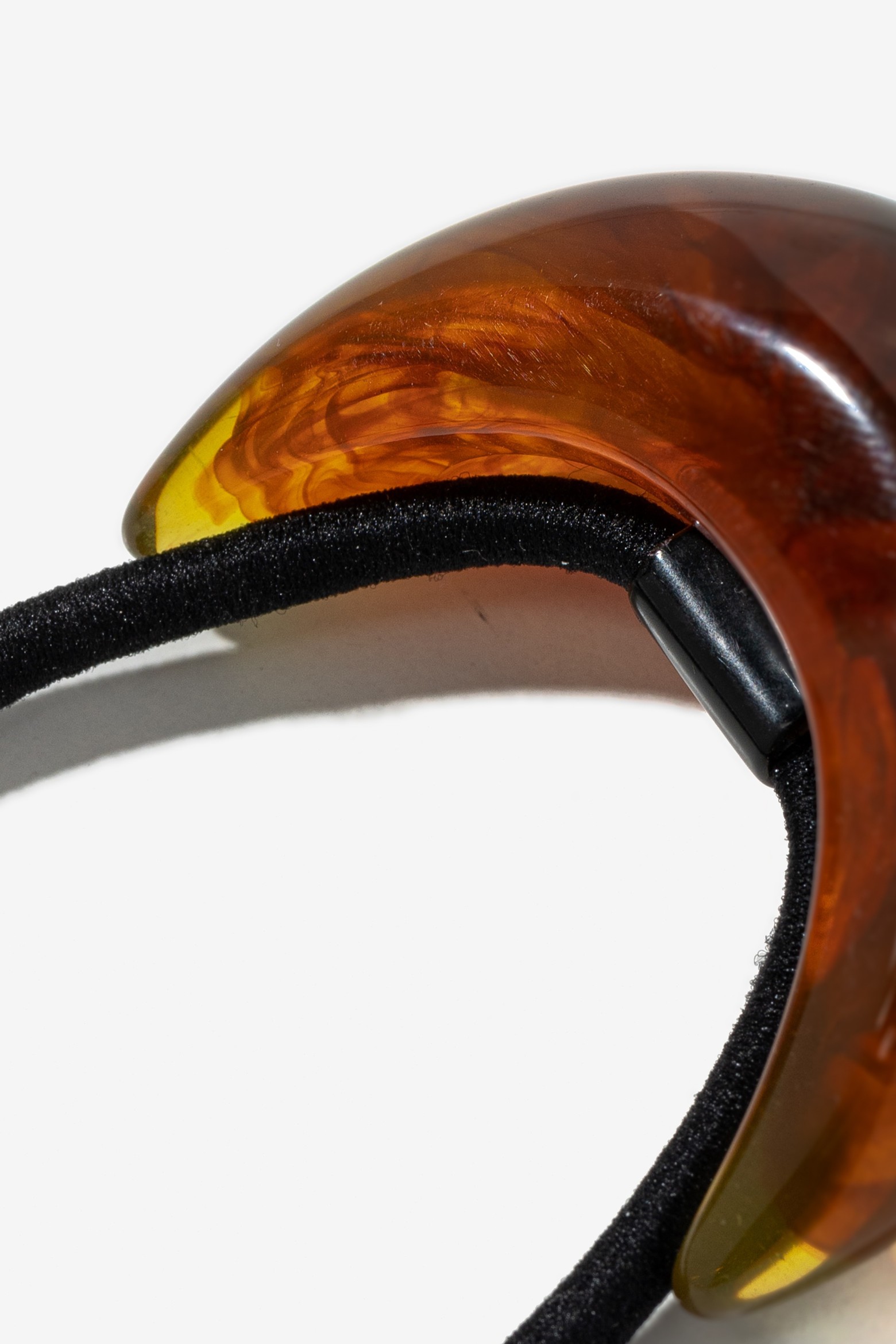 El�stico castanho detalhe brilho