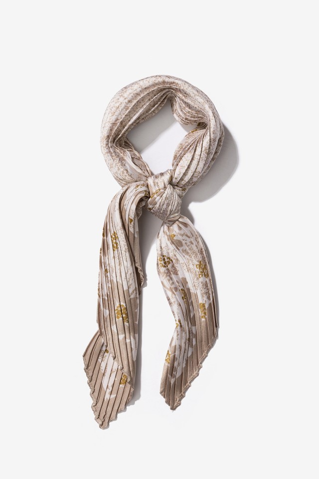 Bandana beige plisada dorada