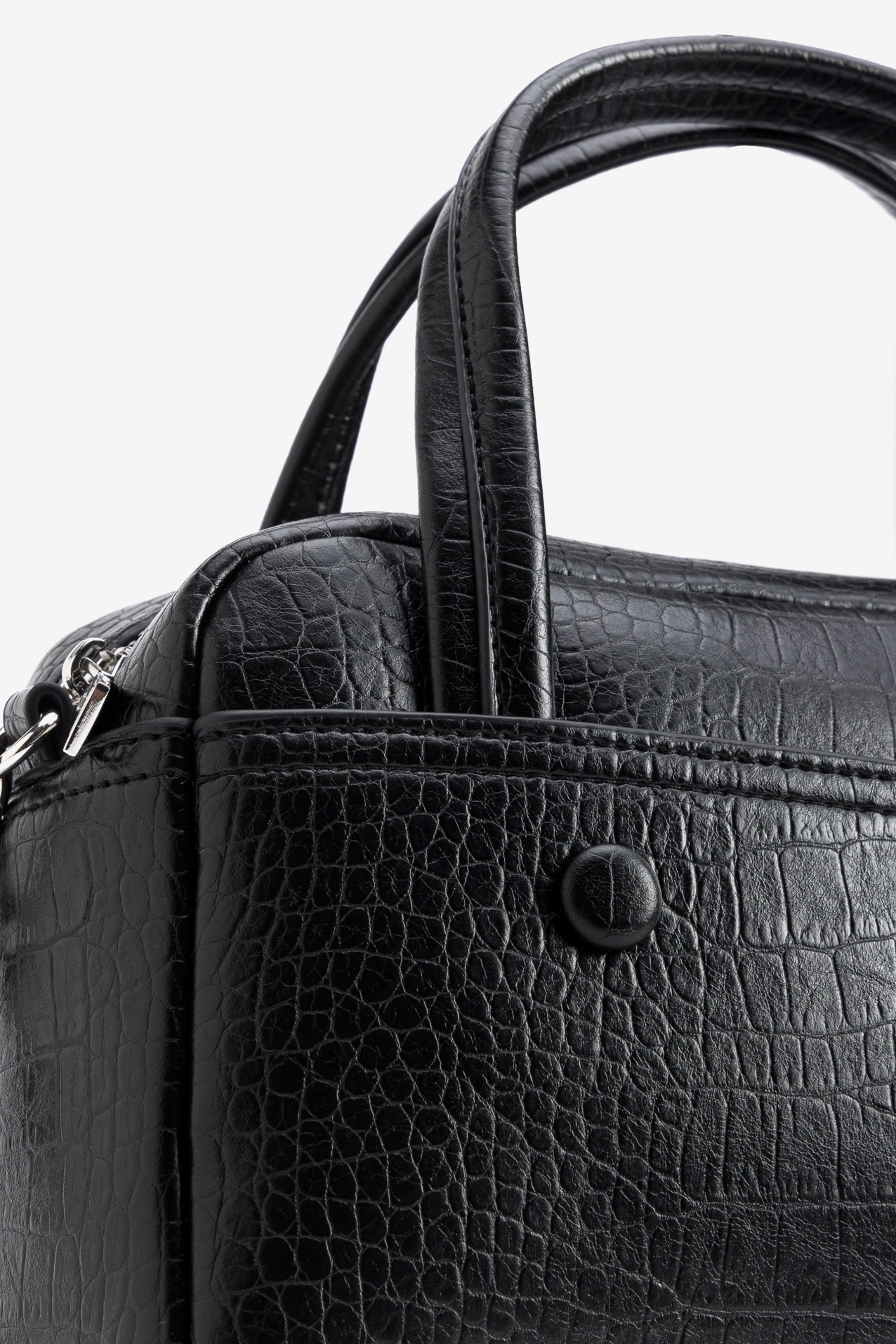 Cartera negra textura cocodrilo