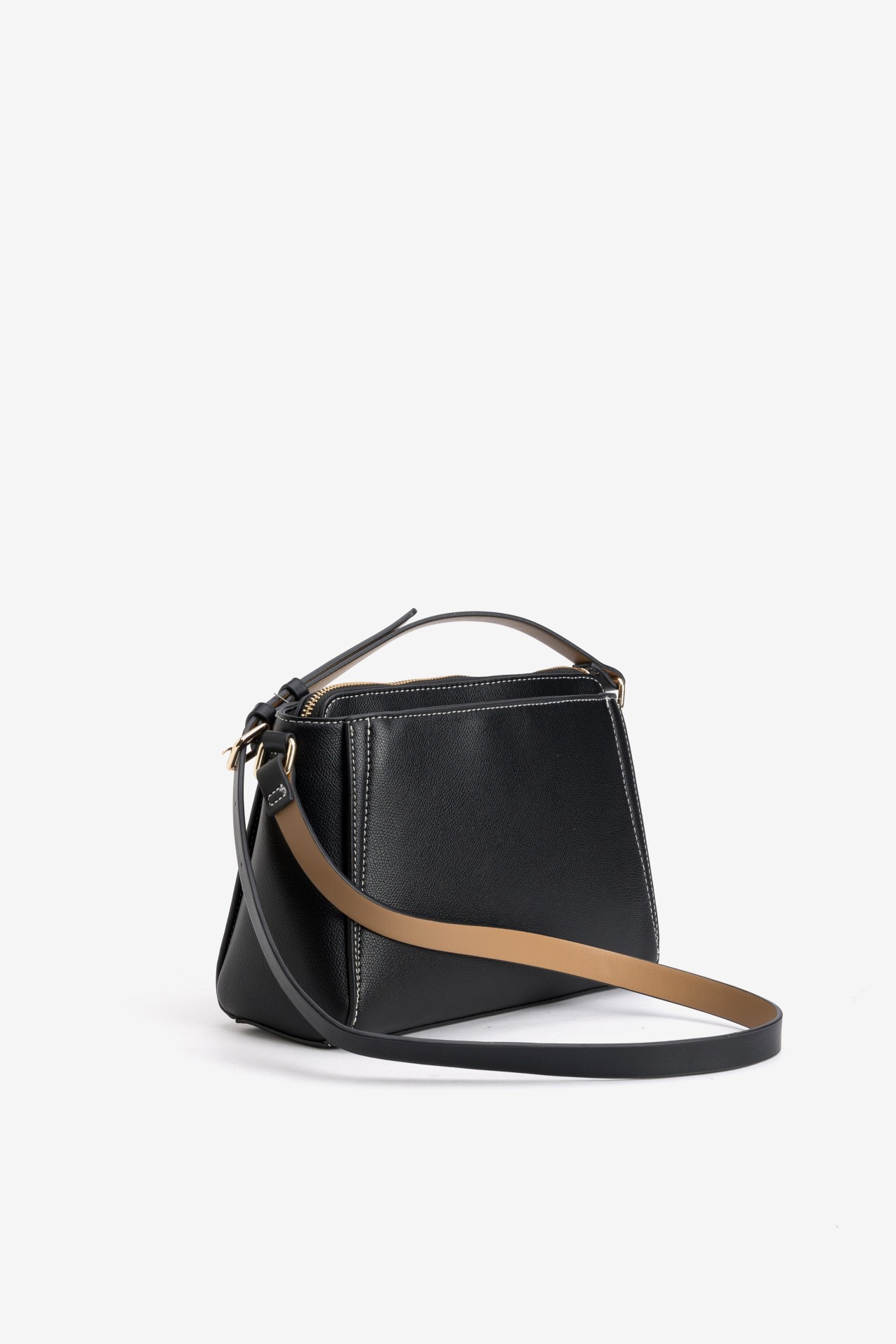 Cartera negra compacta contraste