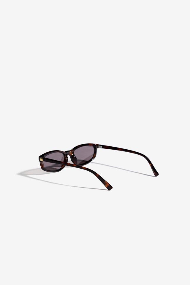 Brown Tortoiseshell Oval Sunglasses Brown Tortoiseshell Oval Sunglasses