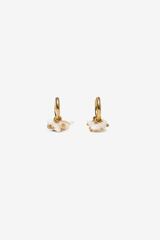 Aros dorados con flores