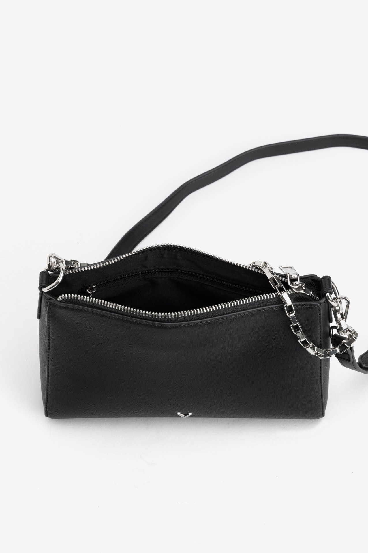 Cartera negra cadena plateada