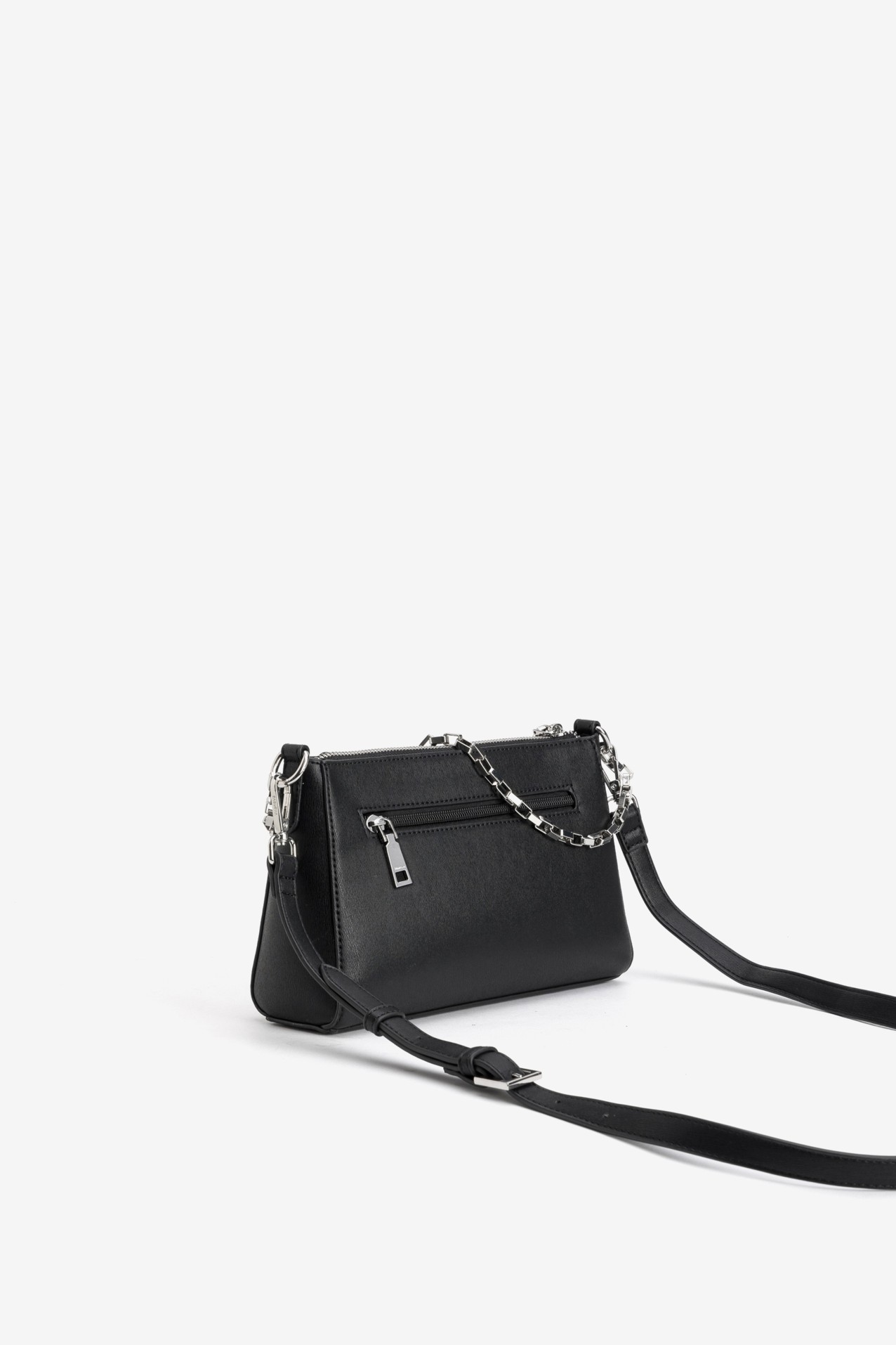 Cartera negra cadena plateada