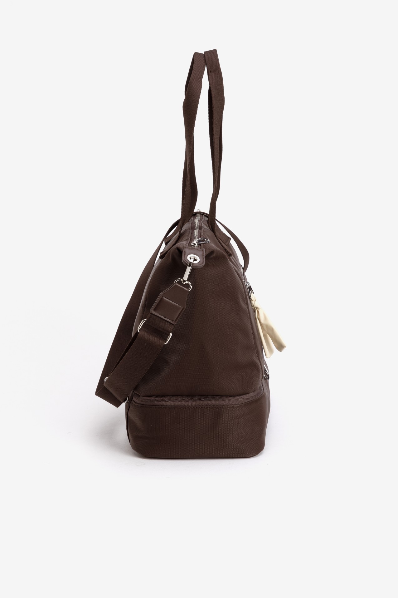 Bolso castano con detalle claro