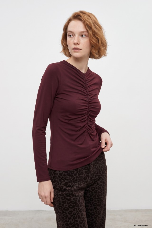 Camiseta burdeos fruncida