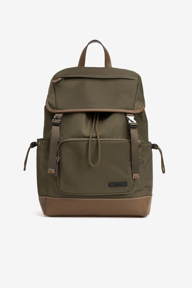 Mochila verde con detalles marrones