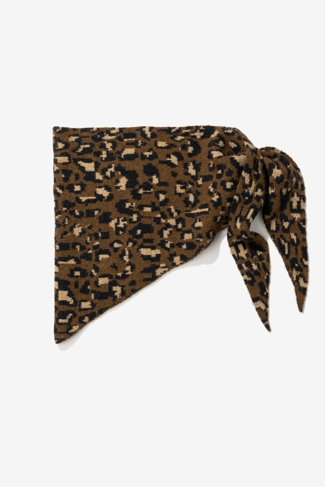 Pañuelo triangular estampado Pañuelo triangular estampado