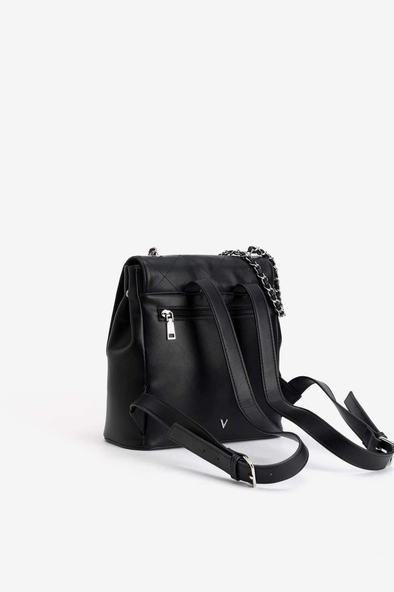 Mochila negra con cadena